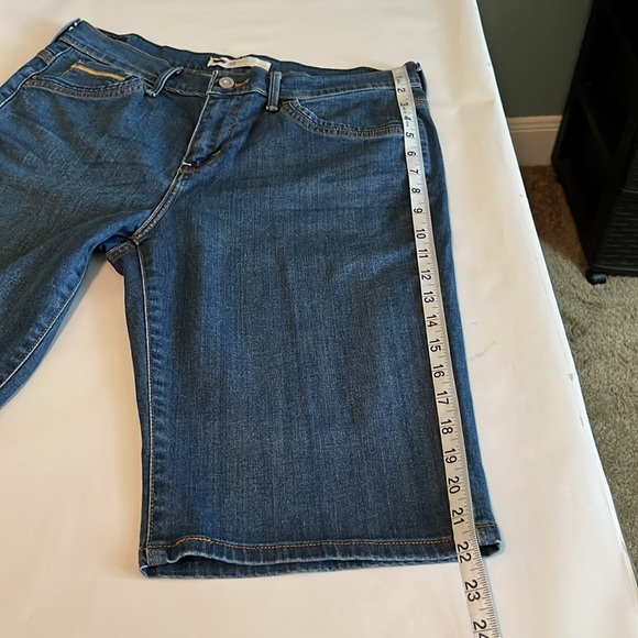 Levi’s Bermuda Shorts Mid Rise Size 10 - Picture 9 of 16